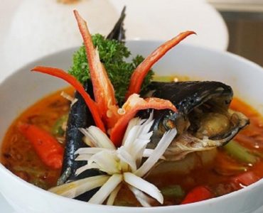 Golden Tulip Passer Baroe Tampilkan Naughty & Nice September