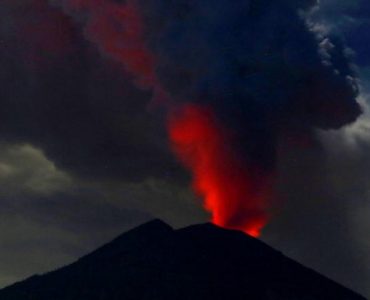 Gunung Agung Akhirnya Meletus, Lahar Mencapai 2 Km