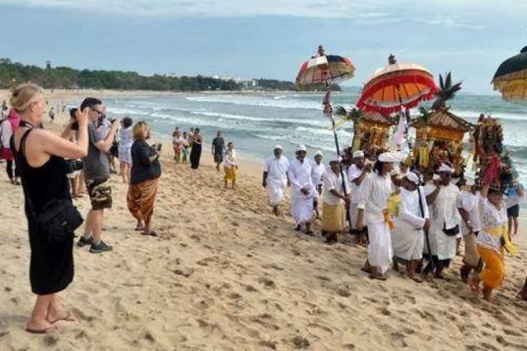 Bali’s Target for Tourist Arrivals Set 1 Million Higher in 2018