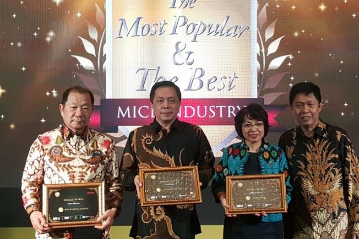 Dafam Hotel Management Gaet 2 Award Majalah Venue