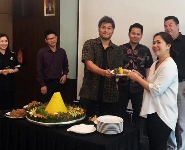 Holiday Inn Express Jakarta Expo Resmikan Lotus Function Room