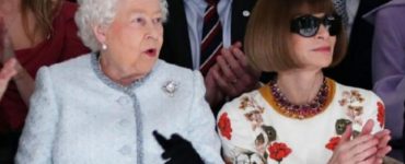 Ratu Inggris Kejutkan Tamu London Fashion Week