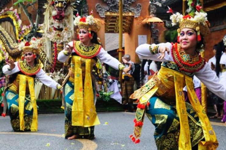 Tari & Gamelan Bali SJI-Puspa Warna Tampil di Ferme Du Mousseau, Paris