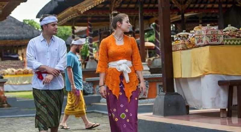 china tourist in bali