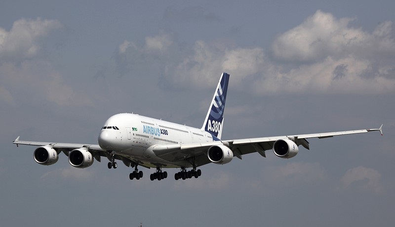 THE EIGHT LARGEST AIRPLANES IN THE WORLD, CAN HOLD UP TO 800 PASSENGERS