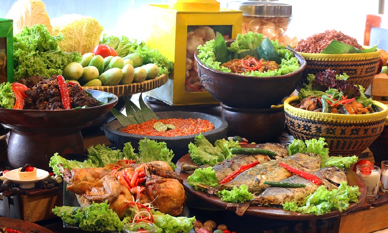 VARIOUS INDONESIAN CULINARY DELIGHTS AT ARTOTEL SUITES MANGKULUR