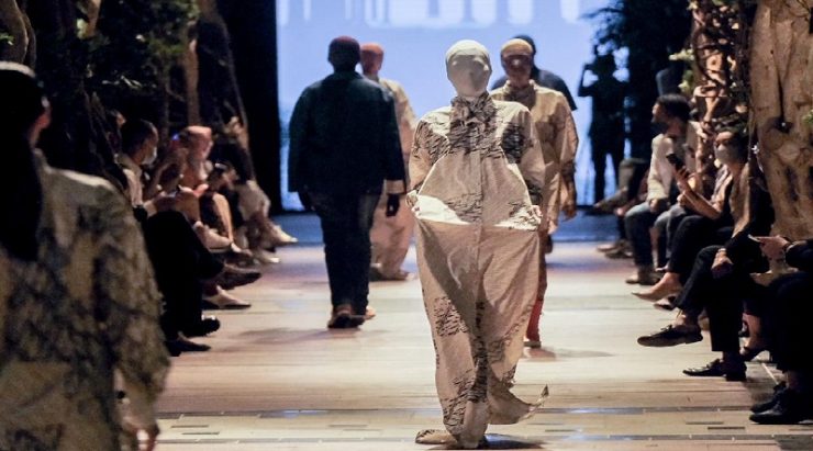FIRST INDONESIAN MODEL APPEARS ON THE 2024 PARIS FASHION WEEK RUNWAY